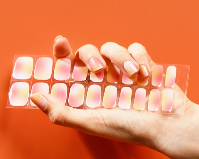 ombre pink and yellow gel manicure