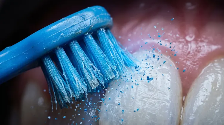 Microplastics shedding from toothbrush bristles during brushing