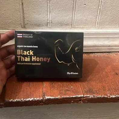 Verified customer reviewing Black Thai Honey
