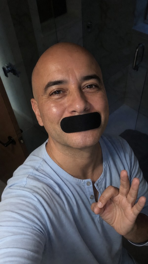 Álvaro, age 40, wearing a black mouth strip